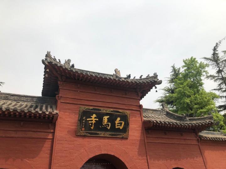 洛阳白马寺门票也不贵,建议大家自驾游过来玩.