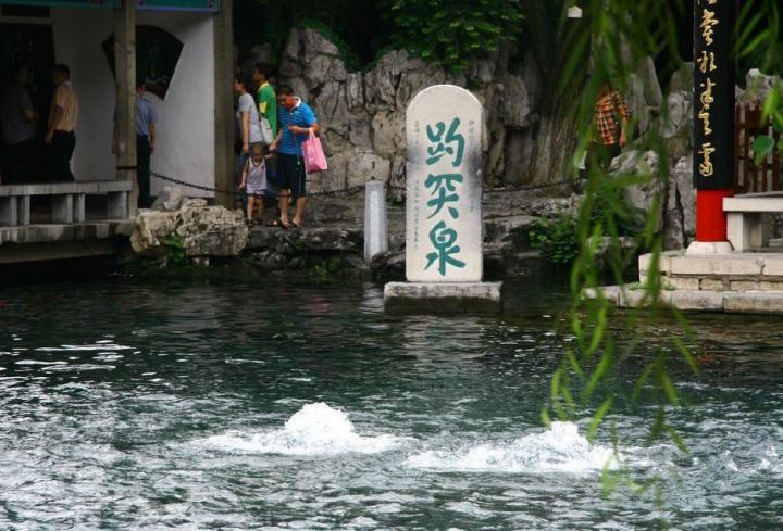 地址:济南市历下区趵突泉南路1号,开放时间:7:00~22:00 趵突泉景区