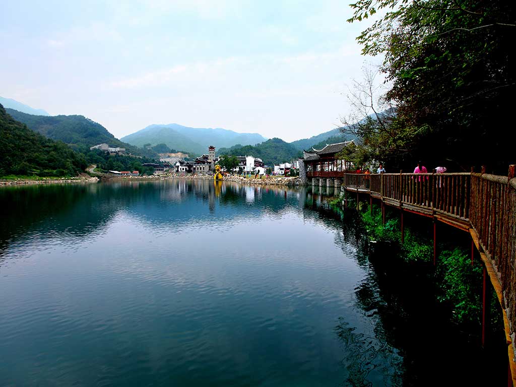 深藏在武汉最北端的土家山寨锦里沟,是武汉市唯一的土家文化风情旅游