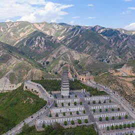 雁门关，位于中国山西省忻州市代县县城以北约20公里处的雁门山中，是长城上的重要关隘，以“险”著称，被誉为“中华第一关”，有“天下九塞，雁门为首”之说。与宁武关、偏关合称为“外三关”。