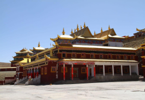 东嘎寺建于十六世纪初，至今有500多年的历史，是黄教扎什伦布寺的分寺，位于上亚东乡西边山坡处，距县城13公里，以东嘎山命名，是亚东规模、影响最大的一座格鲁派寺庙，而且是西藏现代史上一座具有重要意义的寺庙。寺内现存有清末文物晒佛唐卡。寺内的壁画雕刻艺术具有独特的观赏研究价值。