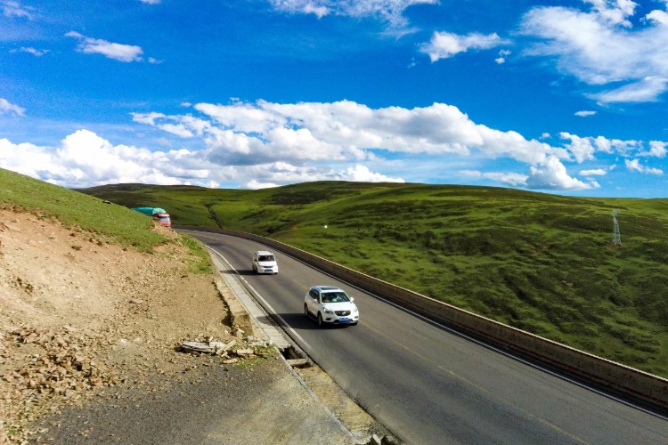 里程最长的青藏公路，是一条真正意义上的天路