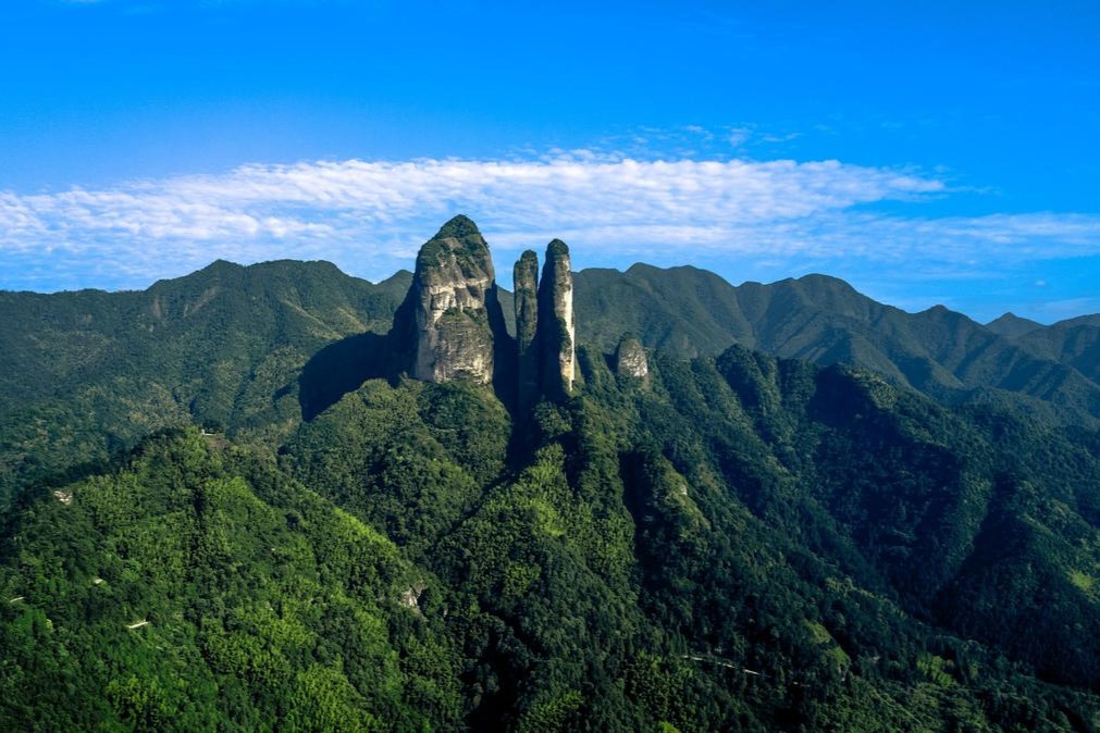 衢州「江郎山」是一个什么景点，有哪些吸引人的地方和游览建议？